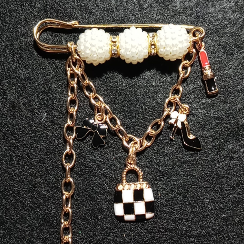 Cute Brooch - Picture 2 of 6